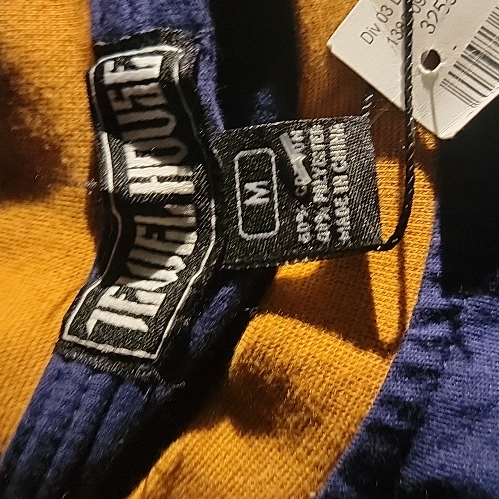 Men's size medium - Picture 3 of 6